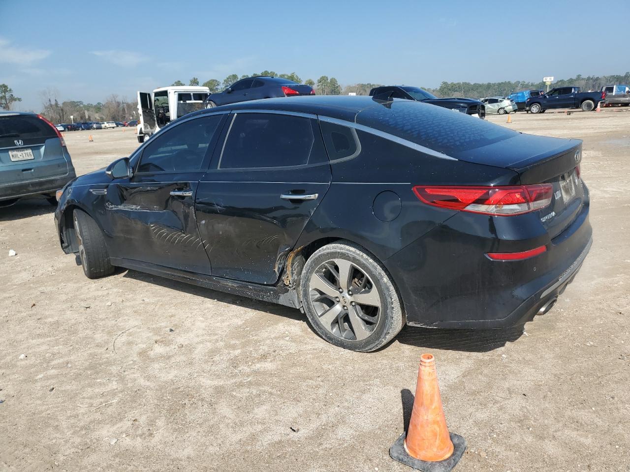 2019 KIA Optima VIN 5XXGT4L34KG360540 Copart auction photo, side / minor dent/scratches damage thumbnail 2
