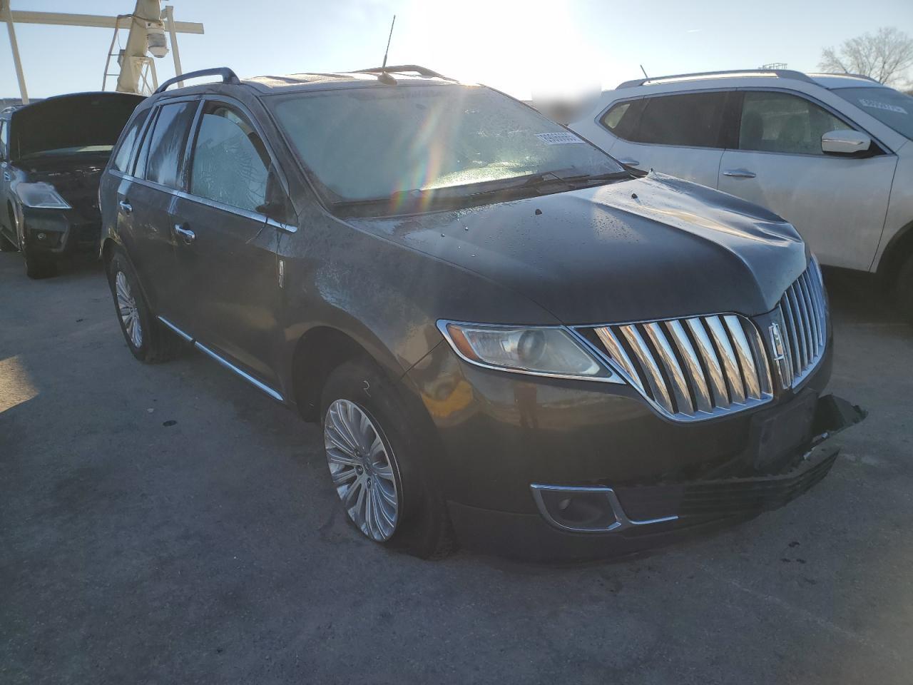 2011 Lincoln MKX VIN 2LMDJ6JK7BBJ24303 Copart auction photo, front end / mechanical damage thumbnail 4