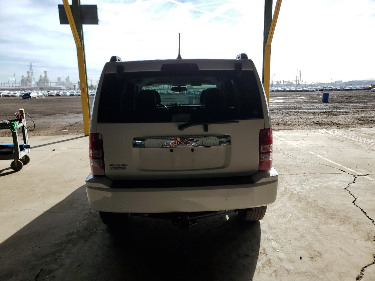 2011 Jeep Liberty (North America) VIN 1J4PN5GK6BW586654 Copart auction photo, mechanical / minor dent/scratches damage thumbnail 6