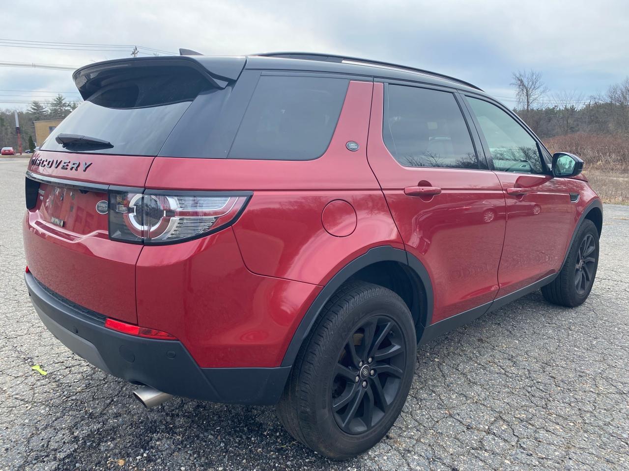 2018 Land Rover Discovery VIN SALCR2RXXJH745378 Copart auction photo, minor dent/scratches / normal wear damage thumbnail 4