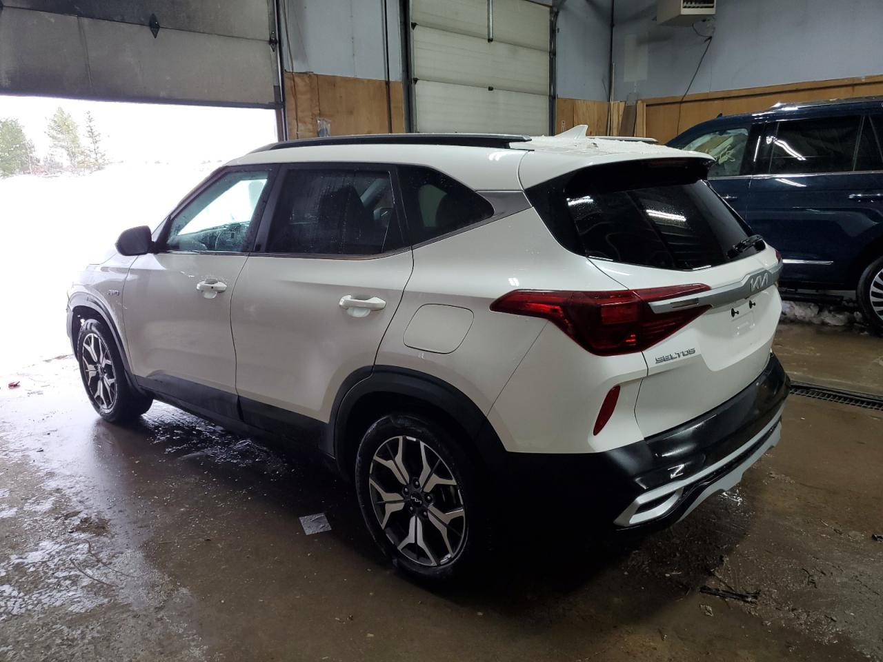 2023 KIA Seltos VIN KNDERCAA5P7400951 Copart auction photo, front end / minor dent/scratches damage thumbnail 2