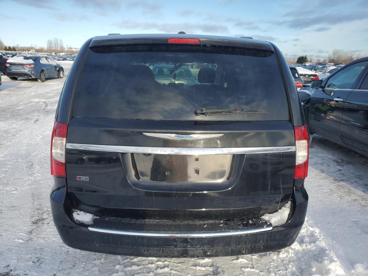 2016 Chrysler Town & Country VIN 2C4RC1BG7GR100921 Copart auction photo, front end / minor dent/scratches damage thumbnail 6