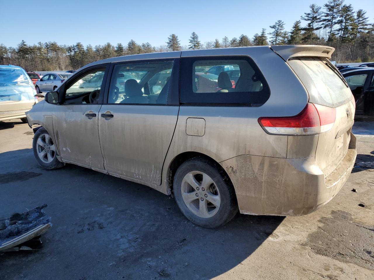 2014 Toyota Sienna VIN 5TDZK3DC7ES524046 Copart auction photo, front end damage thumbnail 2