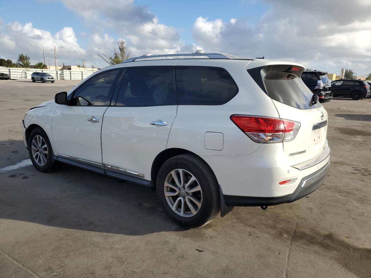 2016 Nissan Pathfinder VIN 5N1AR2MN0GC611016 Copart auction photo, all over / undercarriage damage thumbnail 2