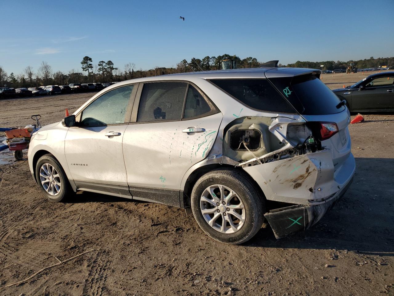 2020 Chevrolet Equinox VIN 3GNAXHEV8LS512693 Copart auction photo, rear end / minor dent/scratches damage thumbnail 2