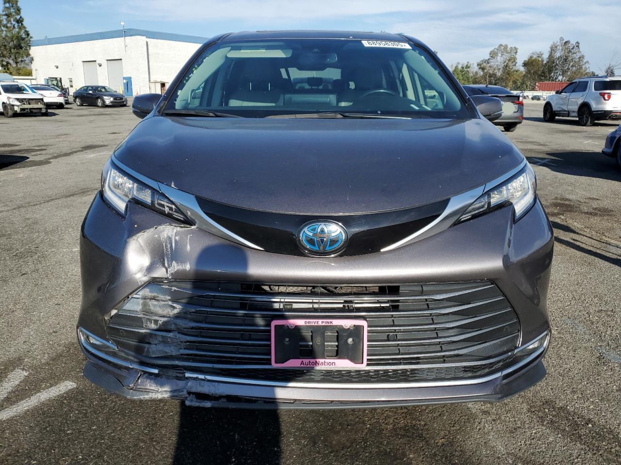 2021 Toyota Sienna VIN 5TDZRKEC3MS015025 Copart auction photo, front end damage thumbnail 5