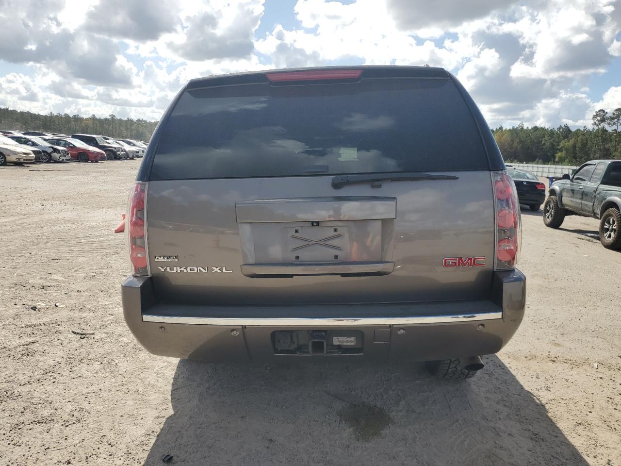 2011 GMC Yukon VIN 1GKS2MEF6BR271087 Copart auction photo, all over damage thumbnail 6