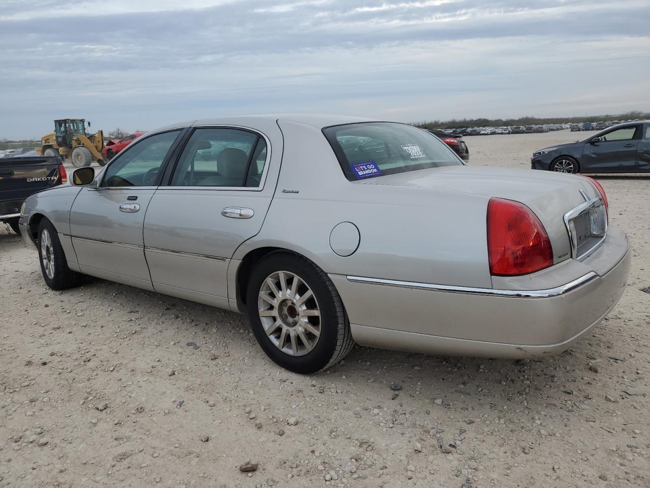 2006 Lincoln Town Car VIN 1LNHM81W76Y601114 Copart auction photo, front end / minor dent/scratches damage thumbnail 2