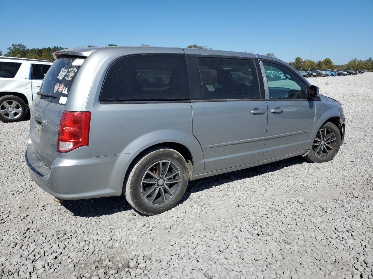 2015 Dodge Caravan VIN 2C4RDGBG7FR705729 Copart auction photo, front end damage thumbnail 3