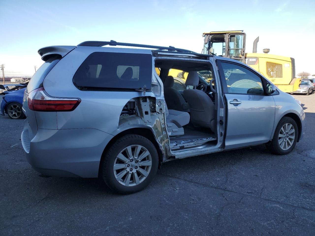 2017 Toyota Sienna VIN 5TDJZ3DC0HS177477 Copart auction photo, side / rear end damage thumbnail 3