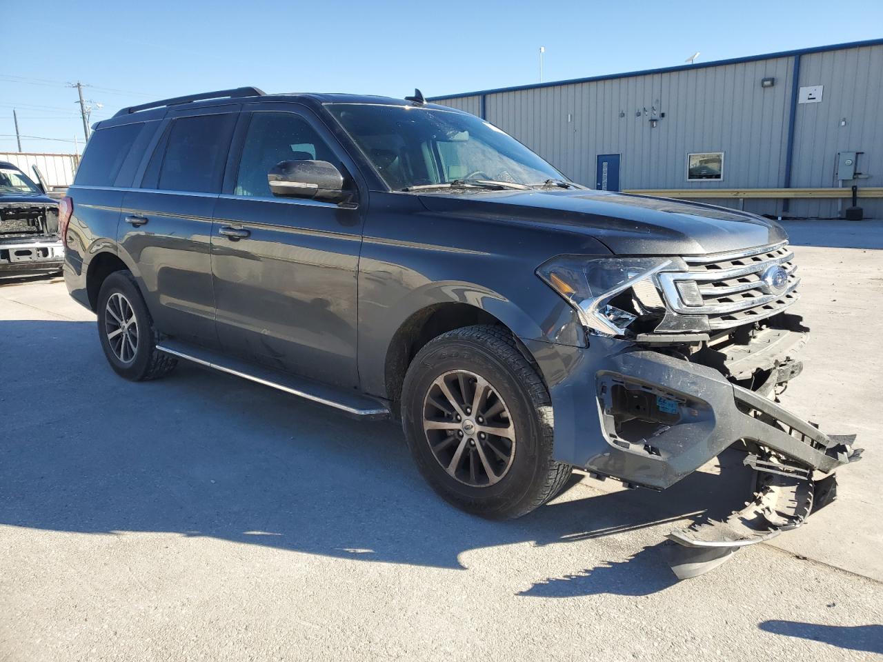 2020 Ford Expedition VIN 1FMJU1HT6LEA13805 Copart auction photo, front end / rear end damage thumbnail 4