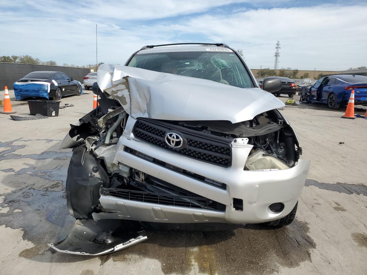 2006 Toyota RAV 4 VIN JTMZD33V966010861 Copart auction photo, front end / side damage thumbnail 5