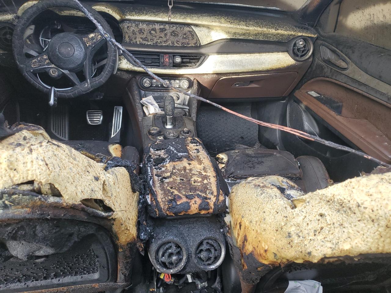 2019 Alfa Romeo Stelvio VIN ZASPAKBN0K7C44393 Copart auction photo, burn - interior damage thumbnail 8