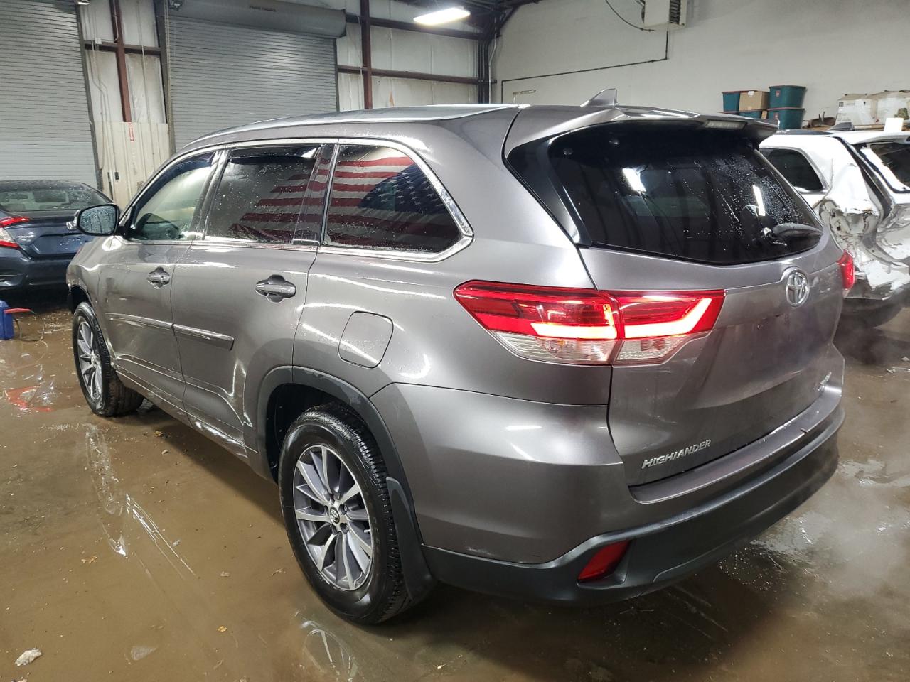 2018 Toyota Highlander VIN 5TDJZRFH4JS531096 Copart auction photo, front end damage thumbnail 2