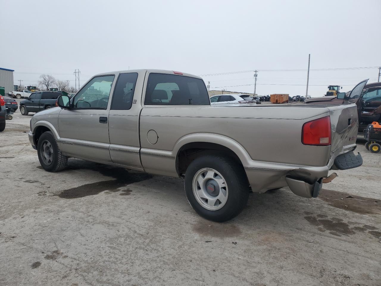 1998 GMC Sonoma VIN 1GTCS19X0W8508394 Copart auction photo, rear end / minor dent/scratches damage thumbnail 2