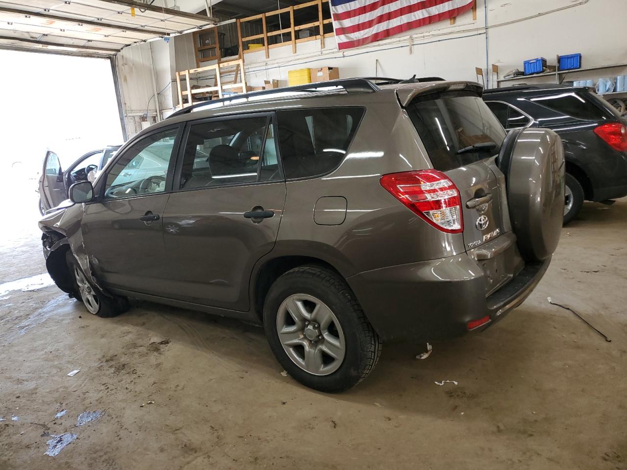 2010 Toyota RAV 4 VIN 2T3BF4DV3AW052983 Copart auction photo, front end damage thumbnail 2