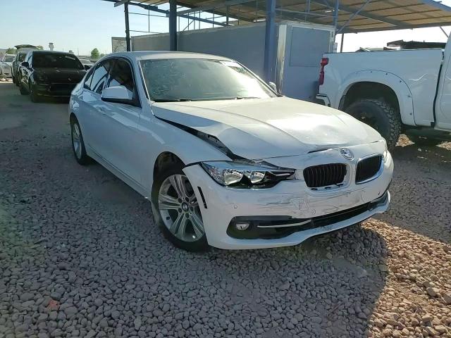 2017 BMW 3er VIN WBA8B9G37HNU56090 Copart auction photo, front end damage thumbnail 10