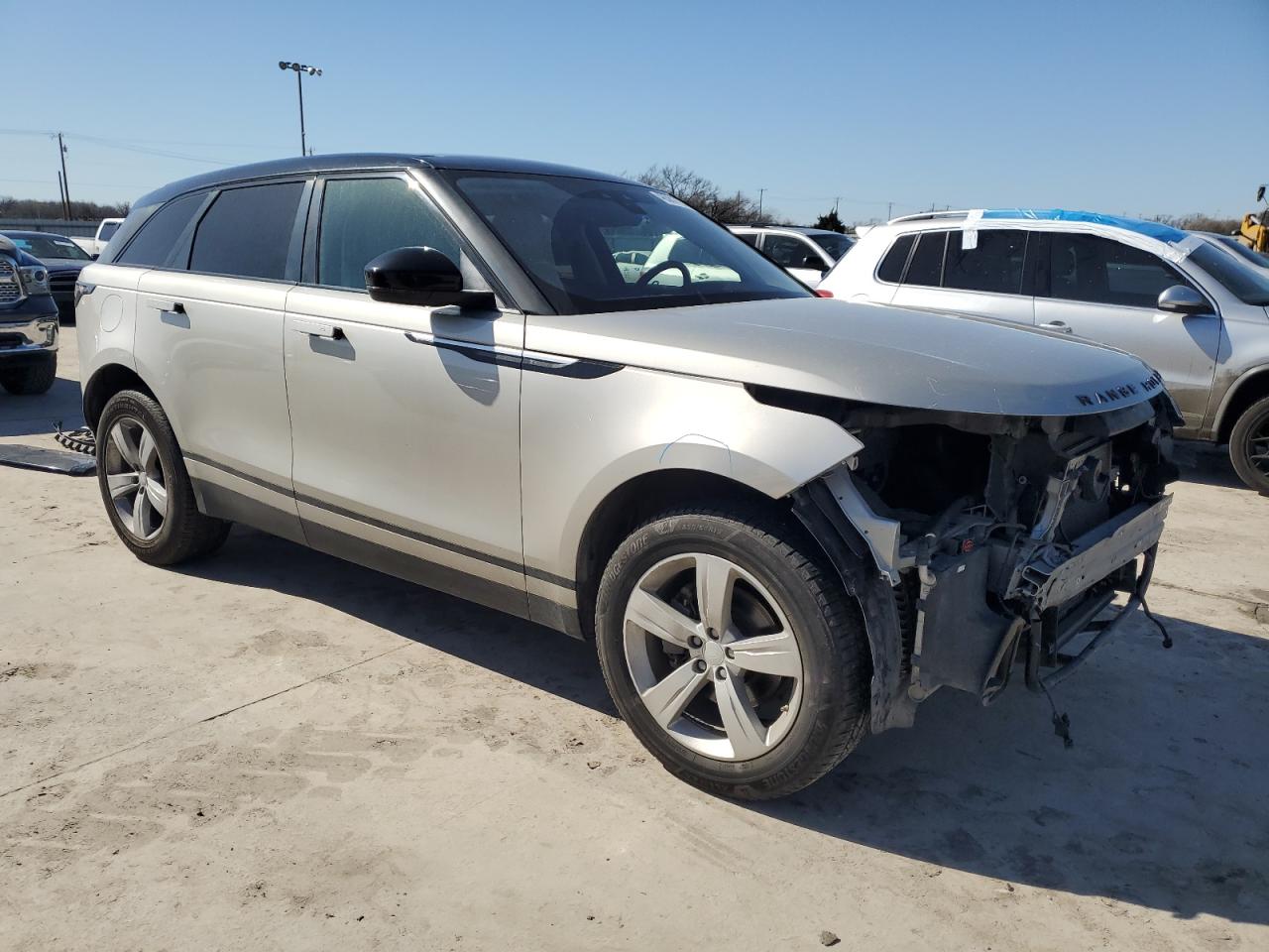 2019 Land Rover Range Rover VIN SALYB2EX0KA225068 Copart auction photo, front end / hail damage thumbnail 4