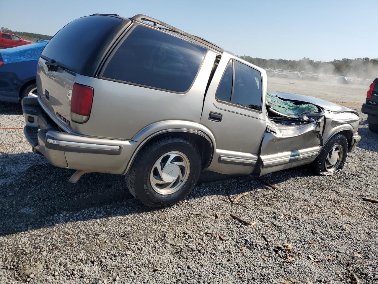 1999 Chevrolet Blazer VIN 1GNDT13W9X2230494 Copart auction photo, top/roof / side damage thumbnail 3