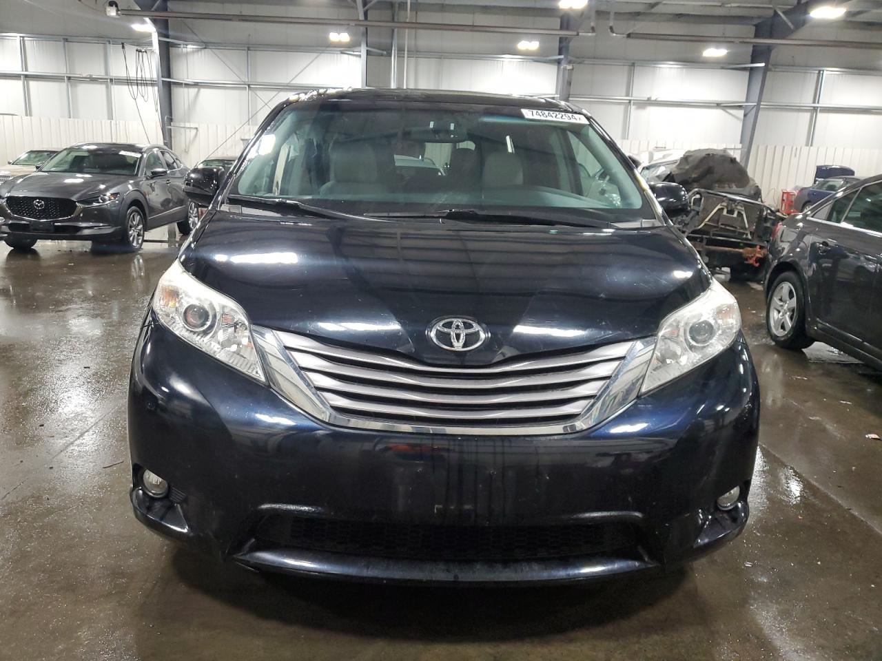 2017 Toyota Sienna VIN 5TDYZ3DC7HS856662 Copart auction photo, side damage thumbnail 5