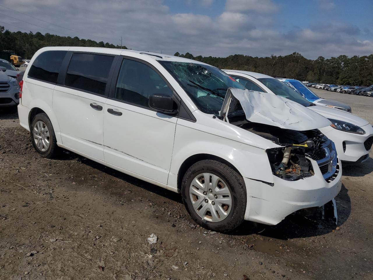 2019 Dodge Caravan VIN 2C4RDGBG1KR805741 Copart auction photo, front end damage thumbnail 4