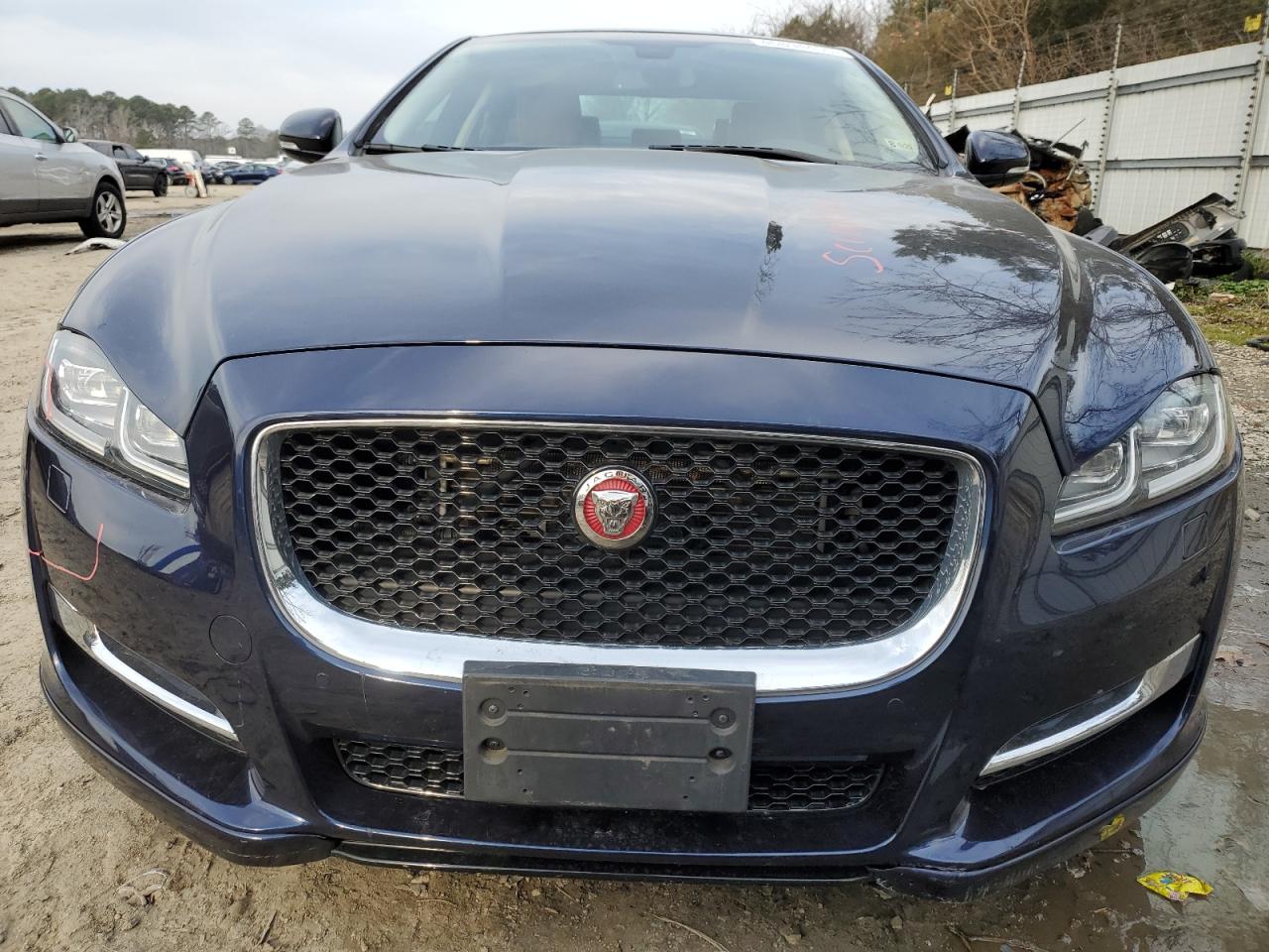 2016 Jaguar XJ VIN SAJWJ1CD6G8W01681 Copart auction photo, rear end / minor dent/scratches damage thumbnail 5
