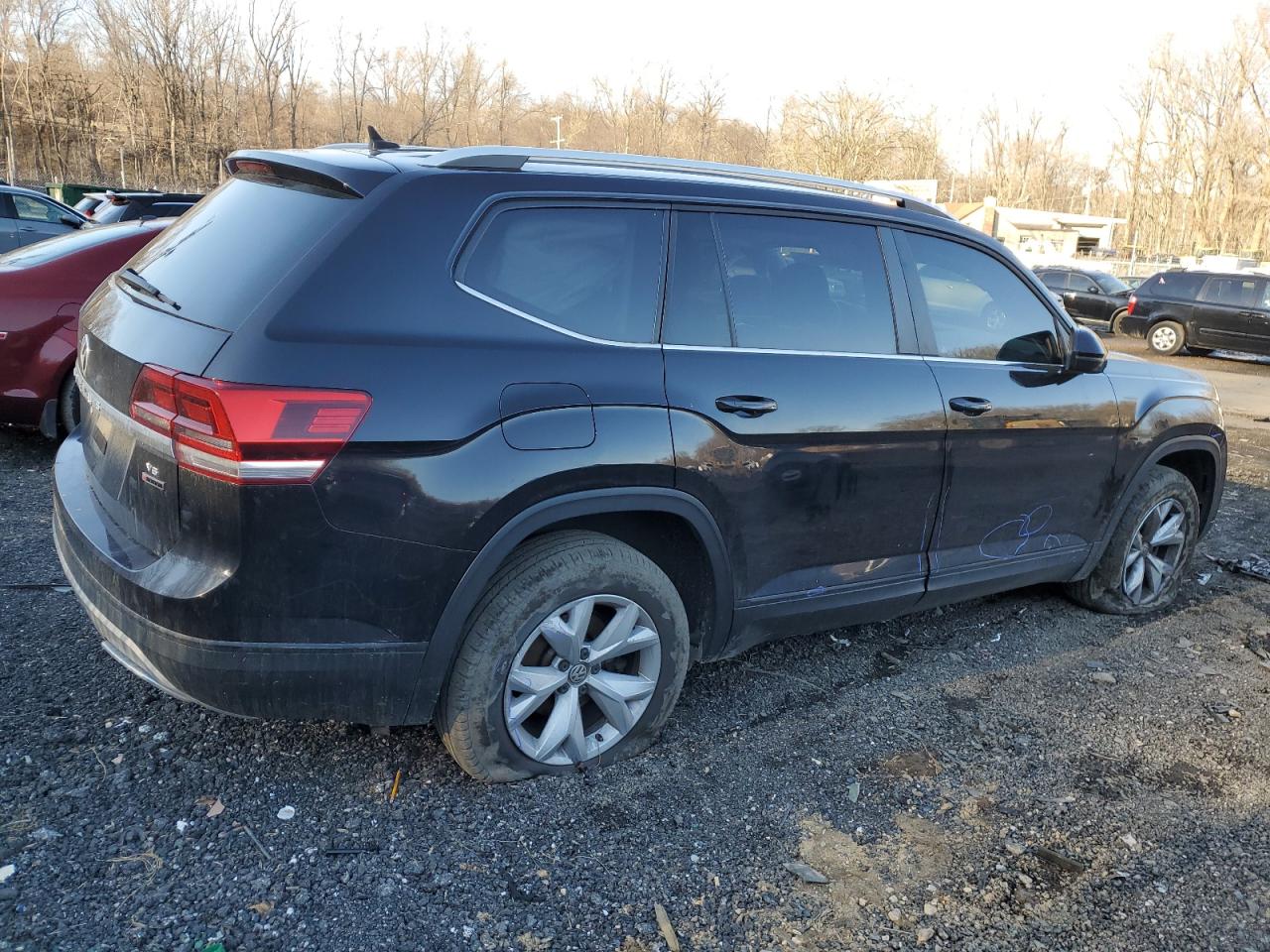 2018 Volkswagen Atlas VIN 1V2KR2CA5JC566183 Copart auction photo, minor dent/scratches damage thumbnail 3