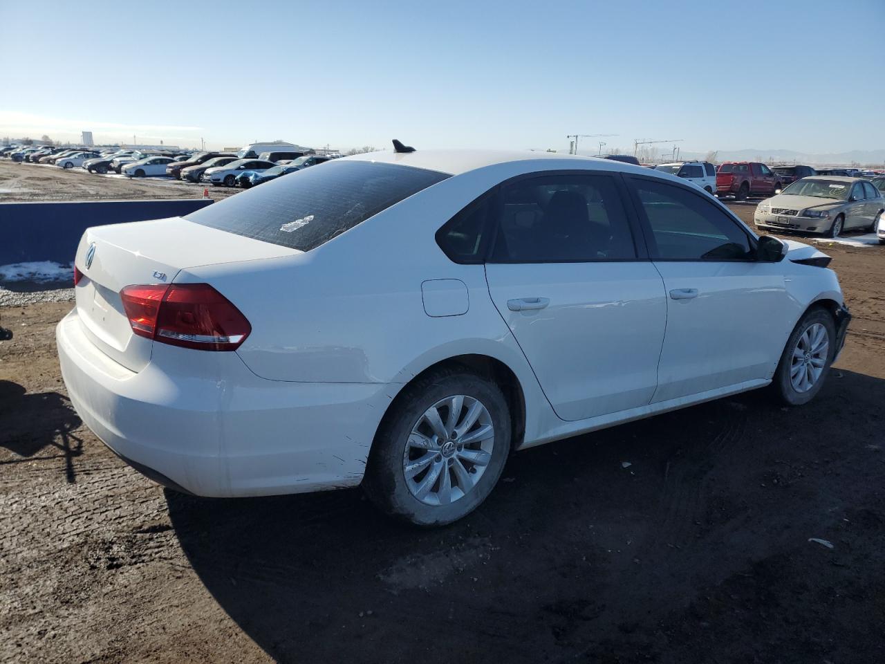2015 Volkswagen Passat VIN 1VWAT7A33FC036136 Copart auction photo, front end damage thumbnail 3