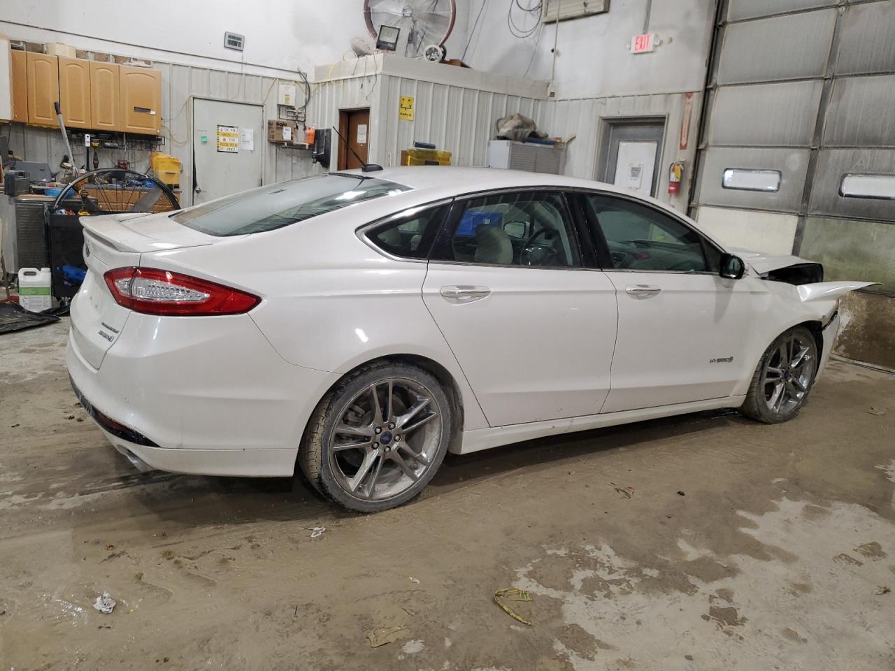 2016 Ford Fusion VIN 3FA6P0RU8GR290581 Copart auction photo, front end / side damage thumbnail 3