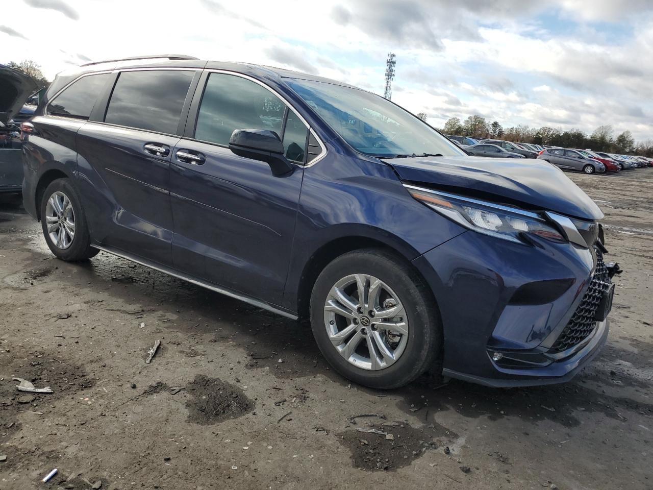 2022 Toyota Sienna VIN 5TDDSKFC6NS052651 Copart auction photo, front end / minor dent/scratches damage thumbnail 4