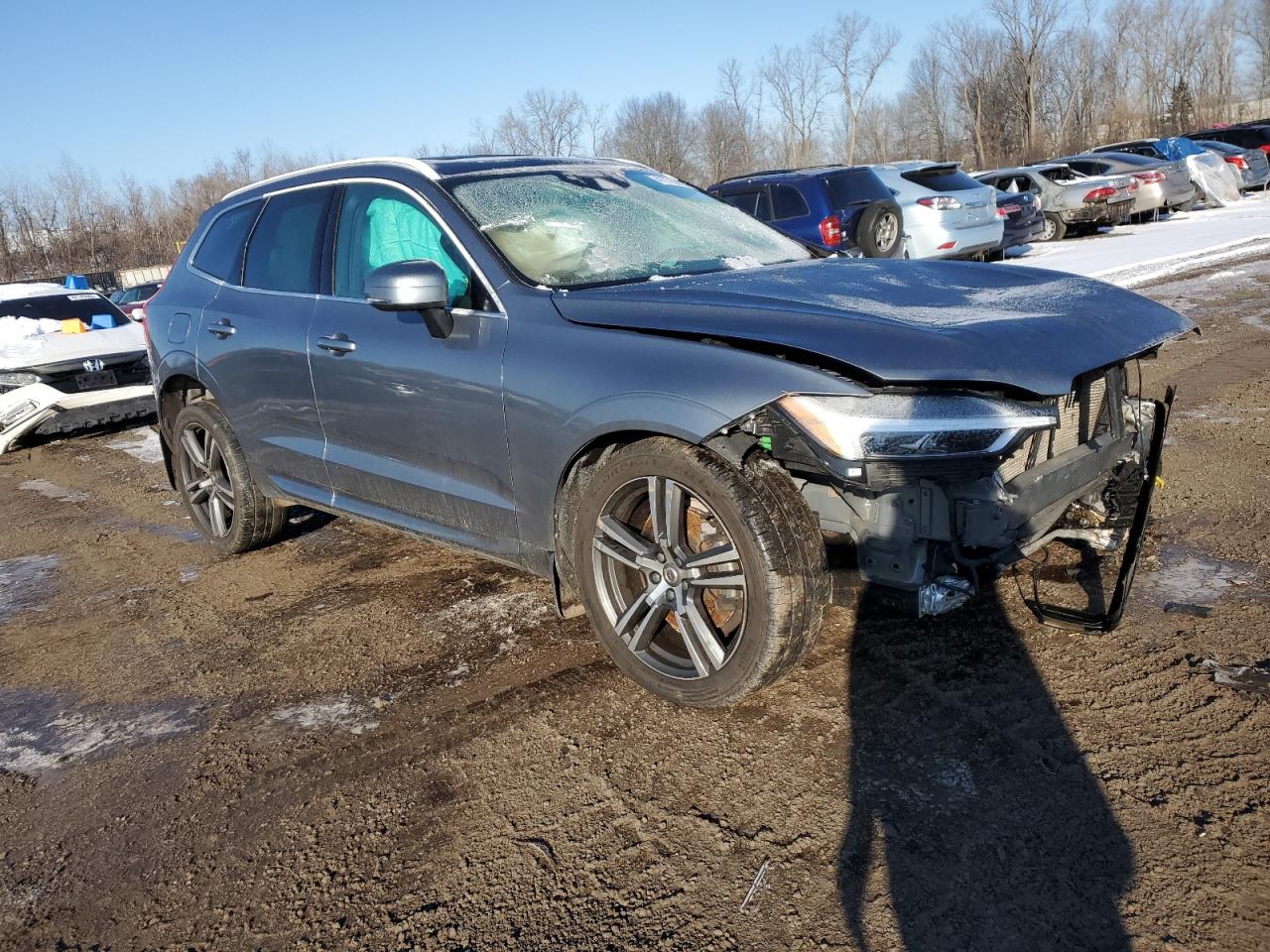 2018 Volvo XC60 VIN LYVA22RK6JB069830 Copart auction photo, front end damage thumbnail 4