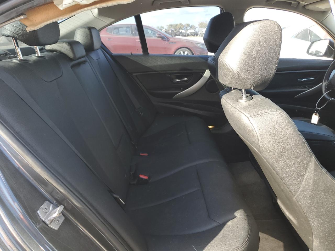 2017 BMW 3er VIN WBA8E1G57HNU15209 Copart auction photo, rear end / minor dent/scratches damage thumbnail 10