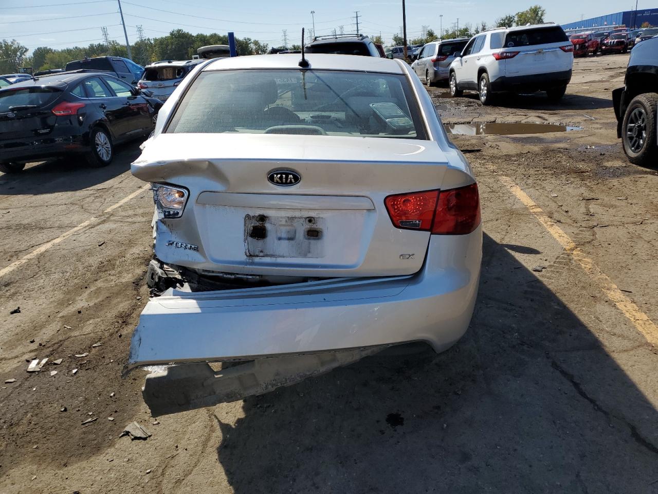 2013 KIA Cadenza VIN KNAFU4A22D5733727 Copart auction photo, all over damage thumbnail 6