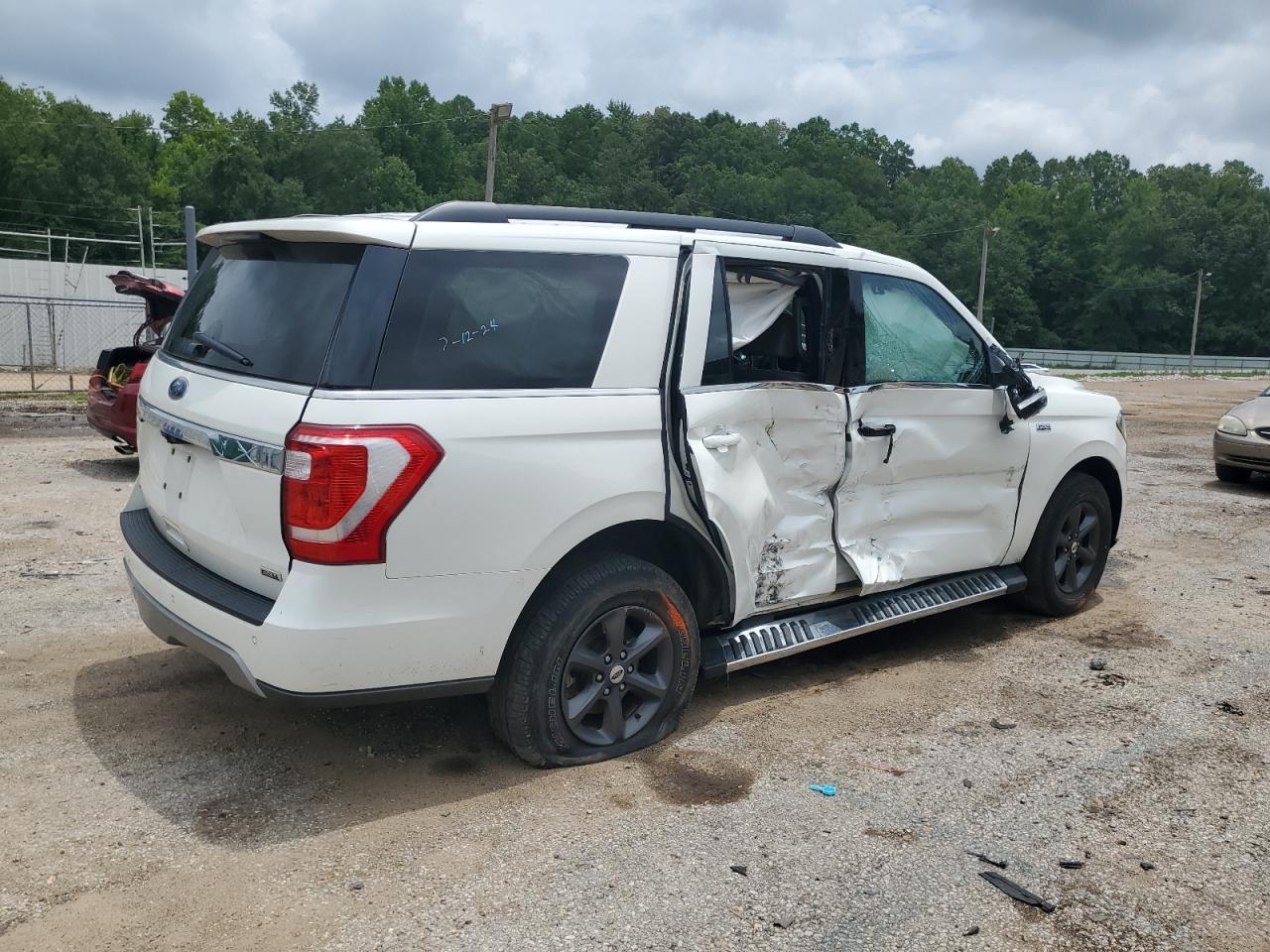 2021 Ford Expedition VIN 1FMJU1JT2MEA82762 Copart auction photo, side damage thumbnail 3