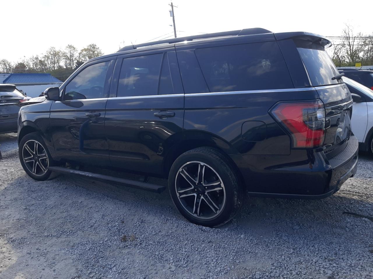 2020 Ford Expedition VIN 1FMJU2AT6LEA63667 Copart auction photo, front end damage thumbnail 2