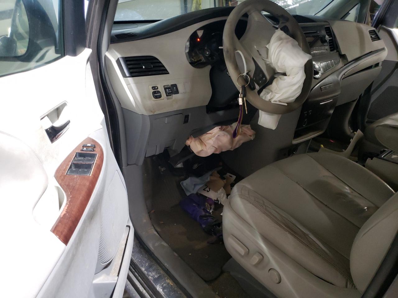 2012 Toyota Sienna VIN 5TDYK3DC5CS240472 Copart auction photo, front end / side damage thumbnail 8
