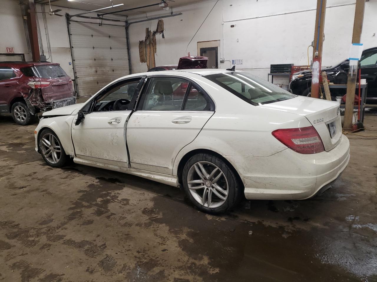 2012 Mercedes-Benz C-klasse VIN WDDGF8BB2CR226217 Copart auction photo, front end / side damage thumbnail 2
