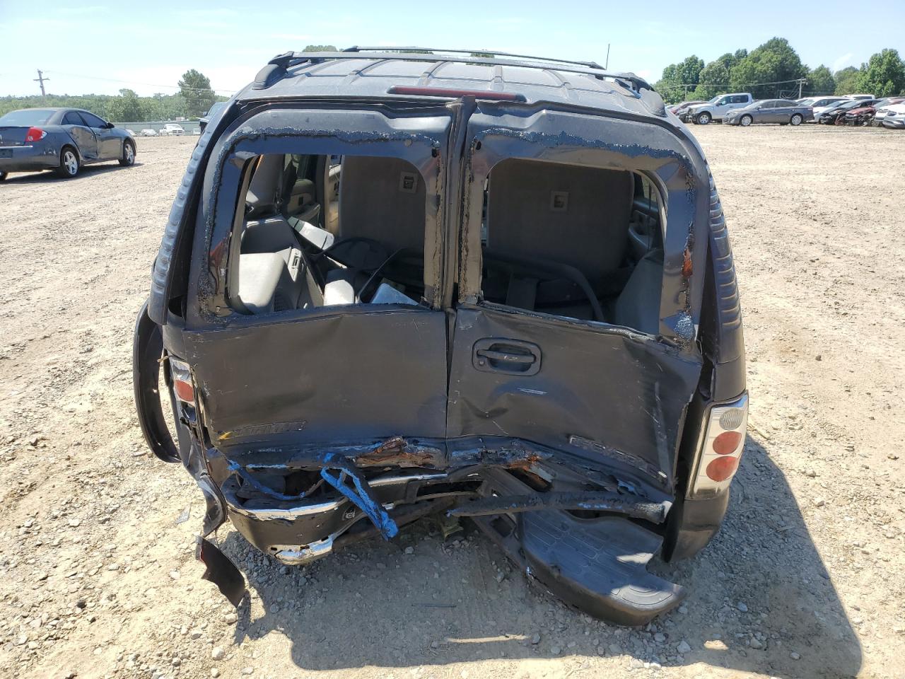 2000 Chevrolet Tahoe VIN 1GNEK13T8YJ184113 Copart auction photo, all over damage thumbnail 6
