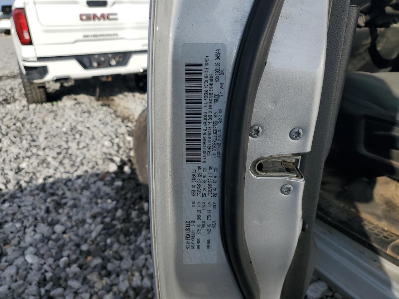 2018 RAM 3500 VIN 3C63RRGL0JG372725 Copart auction photo, front end damage thumbnail 10