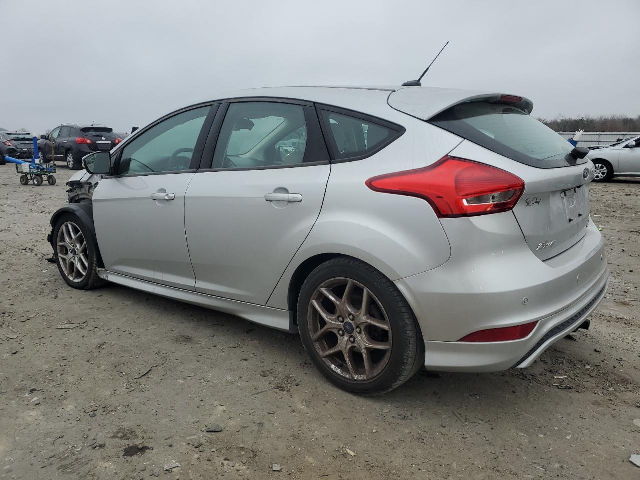 2015 Ford Focus VIN 1FADP3K26FL346080 Copart auction photo, front end / minor dent/scratches damage thumbnail 2