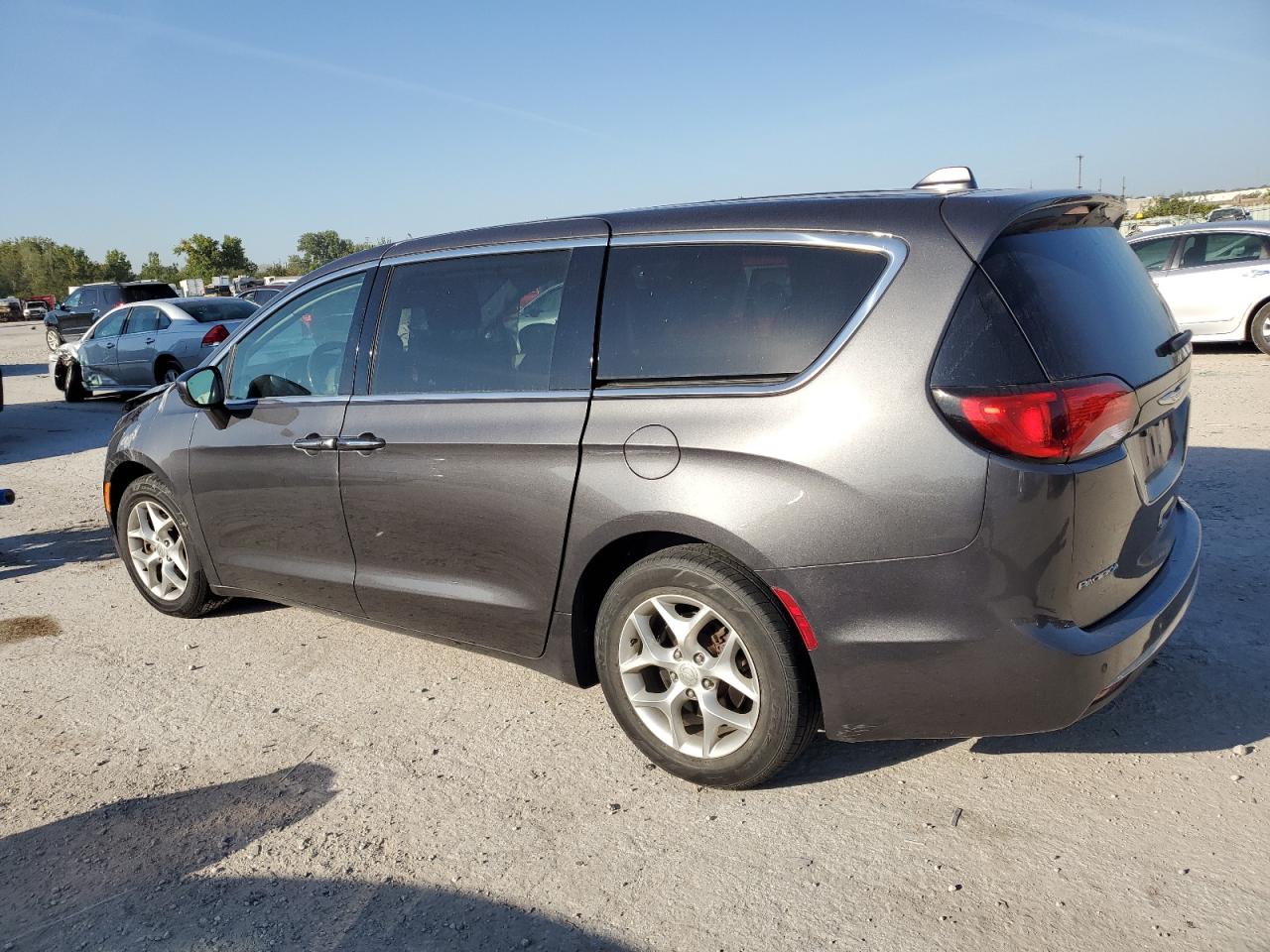 2019 Chrysler Pacifica VIN 2C4RC1FG0KR634636 Copart auction photo, front end damage thumbnail 2