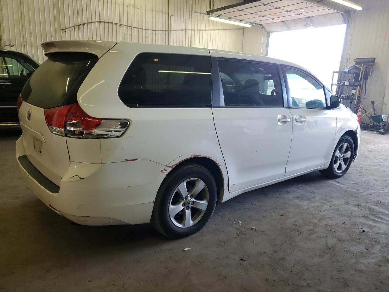 2011 Toyota Sienna VIN 5TDKA3DC5BS006386 Copart auction photo, front end damage thumbnail 3