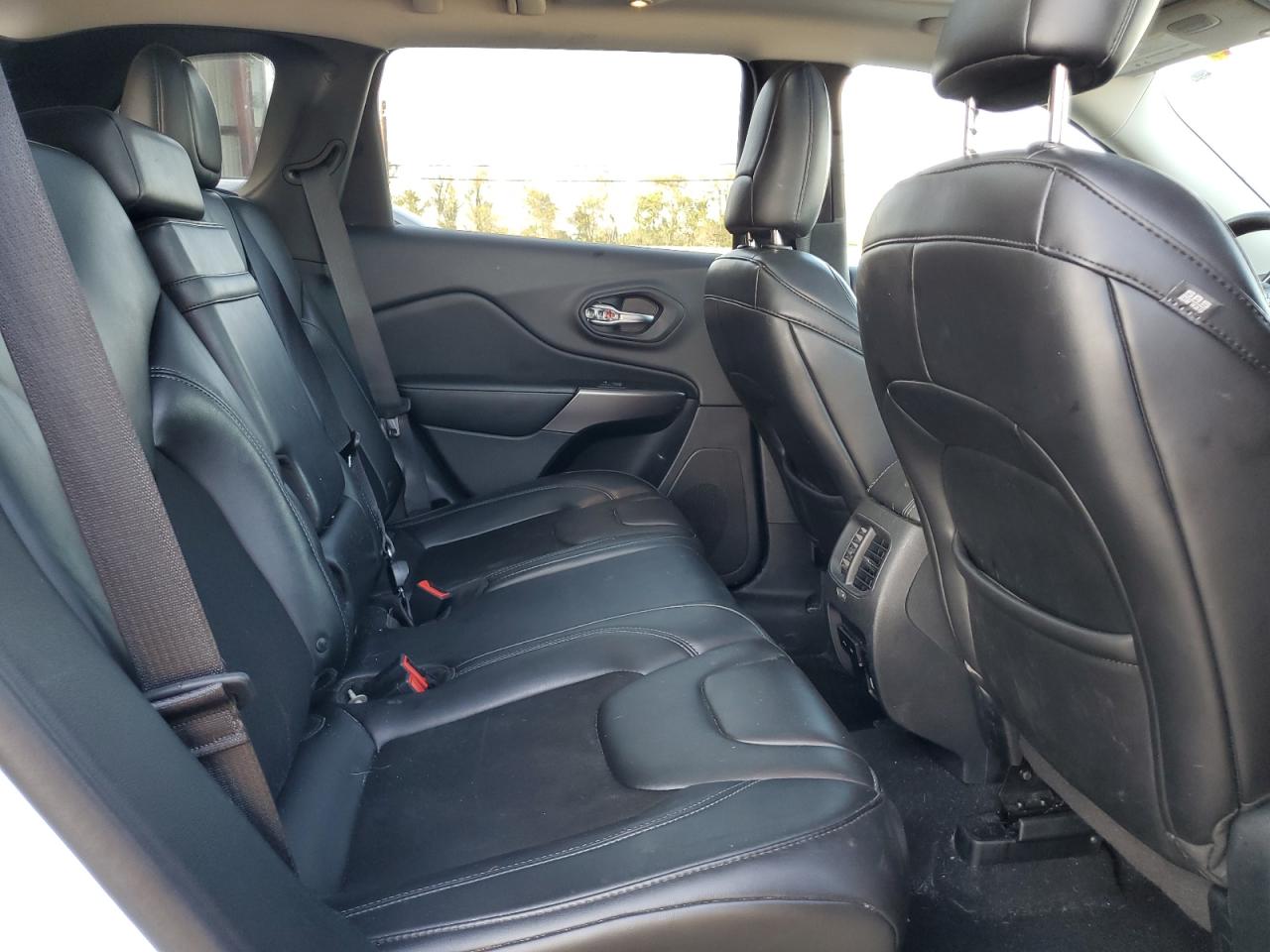 2019 Jeep Grand Cherokee VIN 1C4PJMLB7KD299708 Copart auction photo, front end / minor dent/scratches damage thumbnail 10