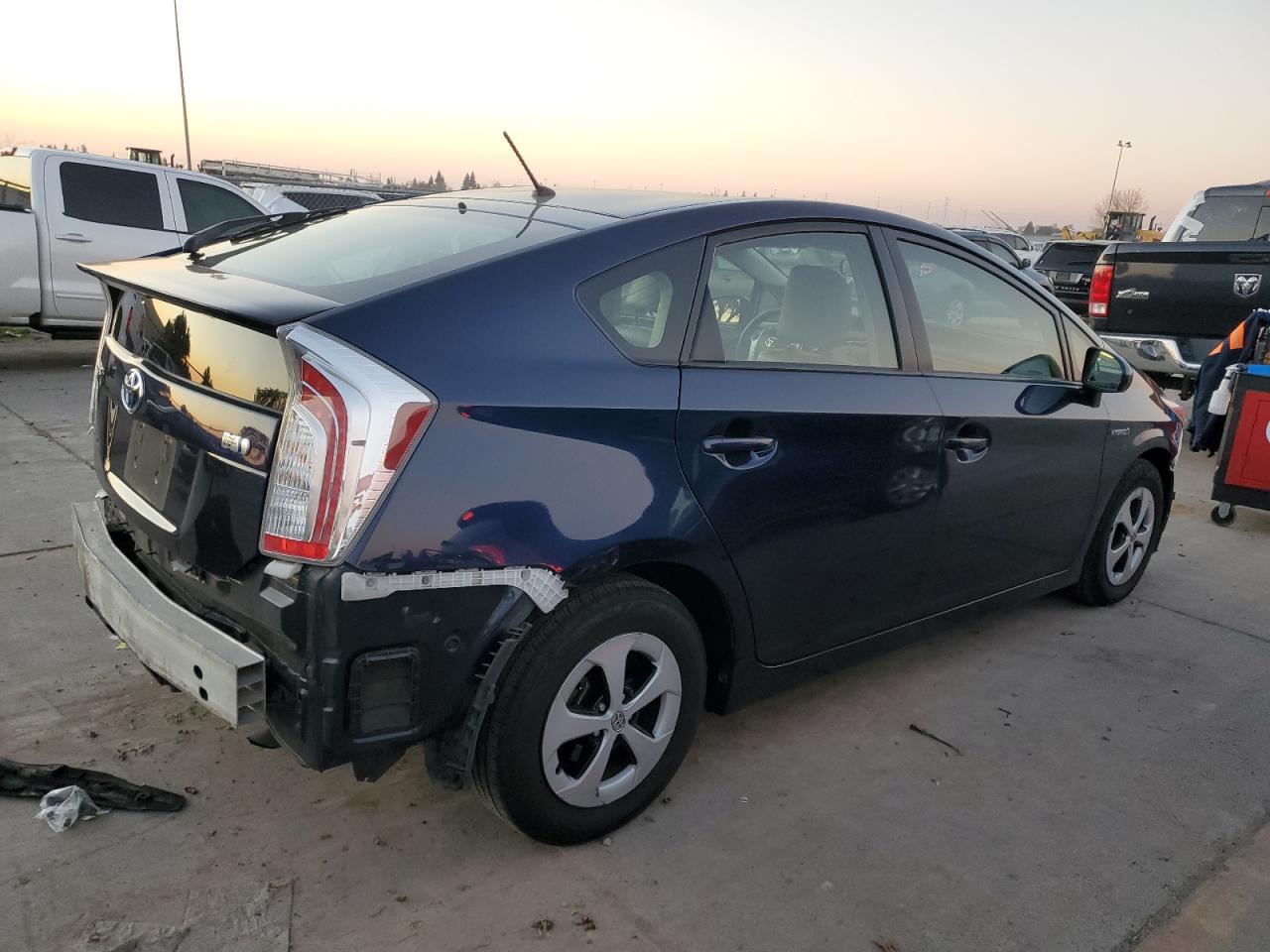 2015 Toyota Prius VIN JTDKN3DU1F1946779 Copart auction photo, front end / rear end damage thumbnail 3