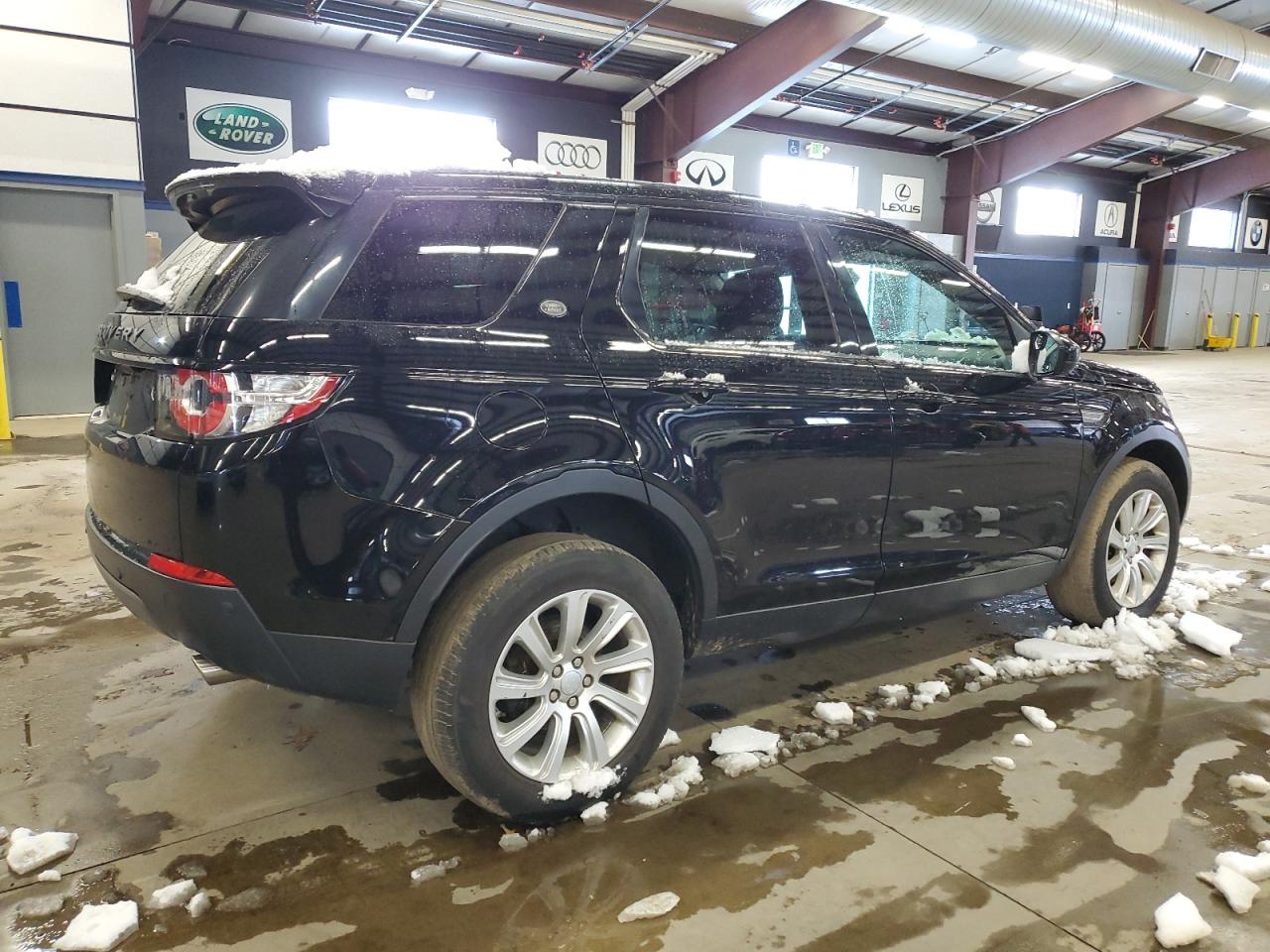 2017 Land Rover Discovery VIN SALCP2BG5HH671989 Copart auction photo, front end / minor dent/scratches damage thumbnail 3