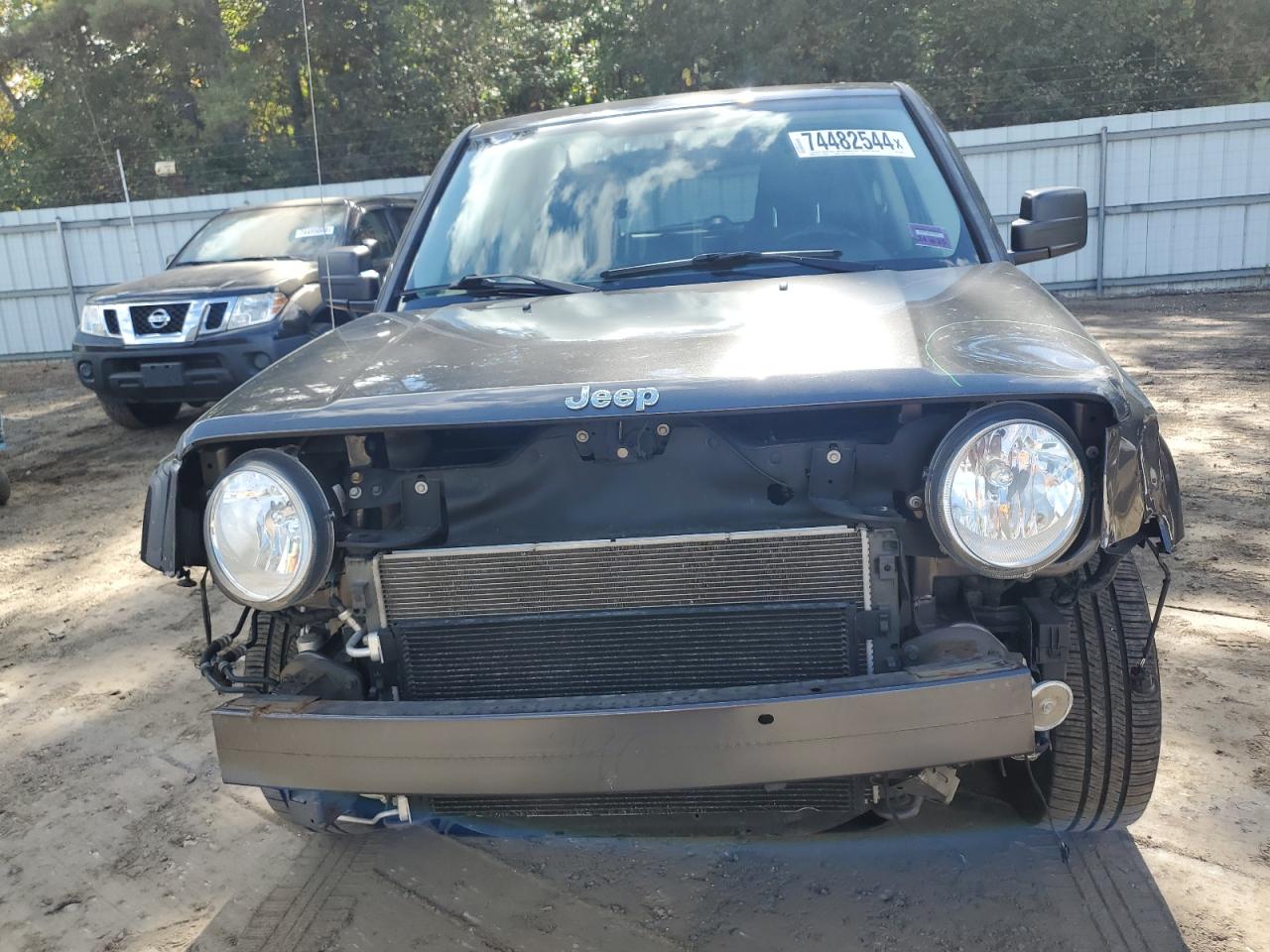 2015 Jeep Liberty (Patriot) VIN 1C4NJRBB9FD366014 Copart auction photo, front end / minor dent/scratches damage thumbnail 5