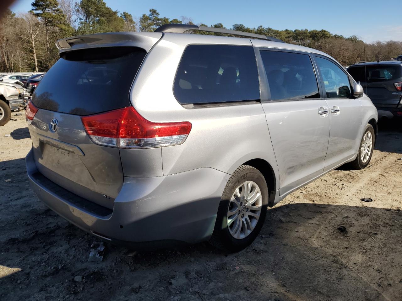 2014 Toyota Sienna VIN 5TDYK3DC5ES416407 Copart auction photo, frame damage / mechanical damage thumbnail 3