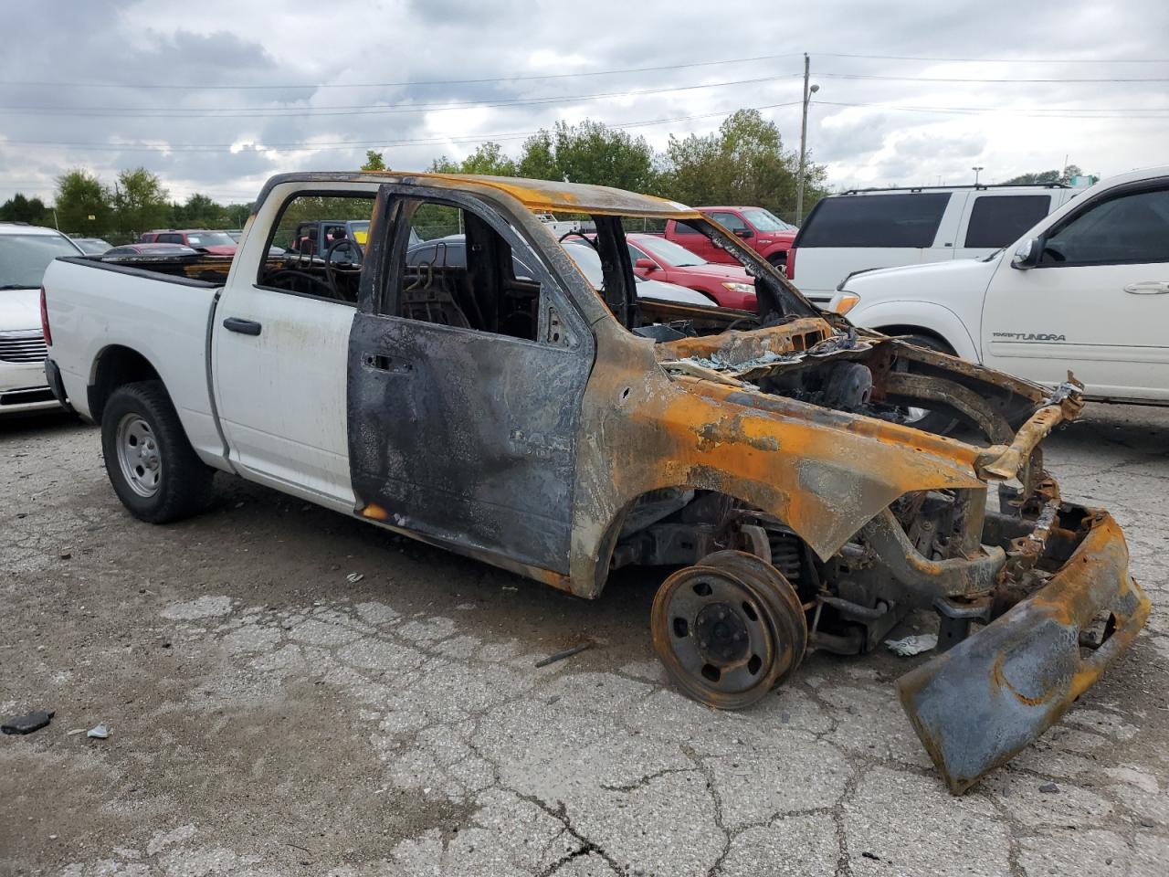 2019 RAM 1500 VIN 3C6RR7KG6KG674384 Copart auction photo, burn damage thumbnail 4