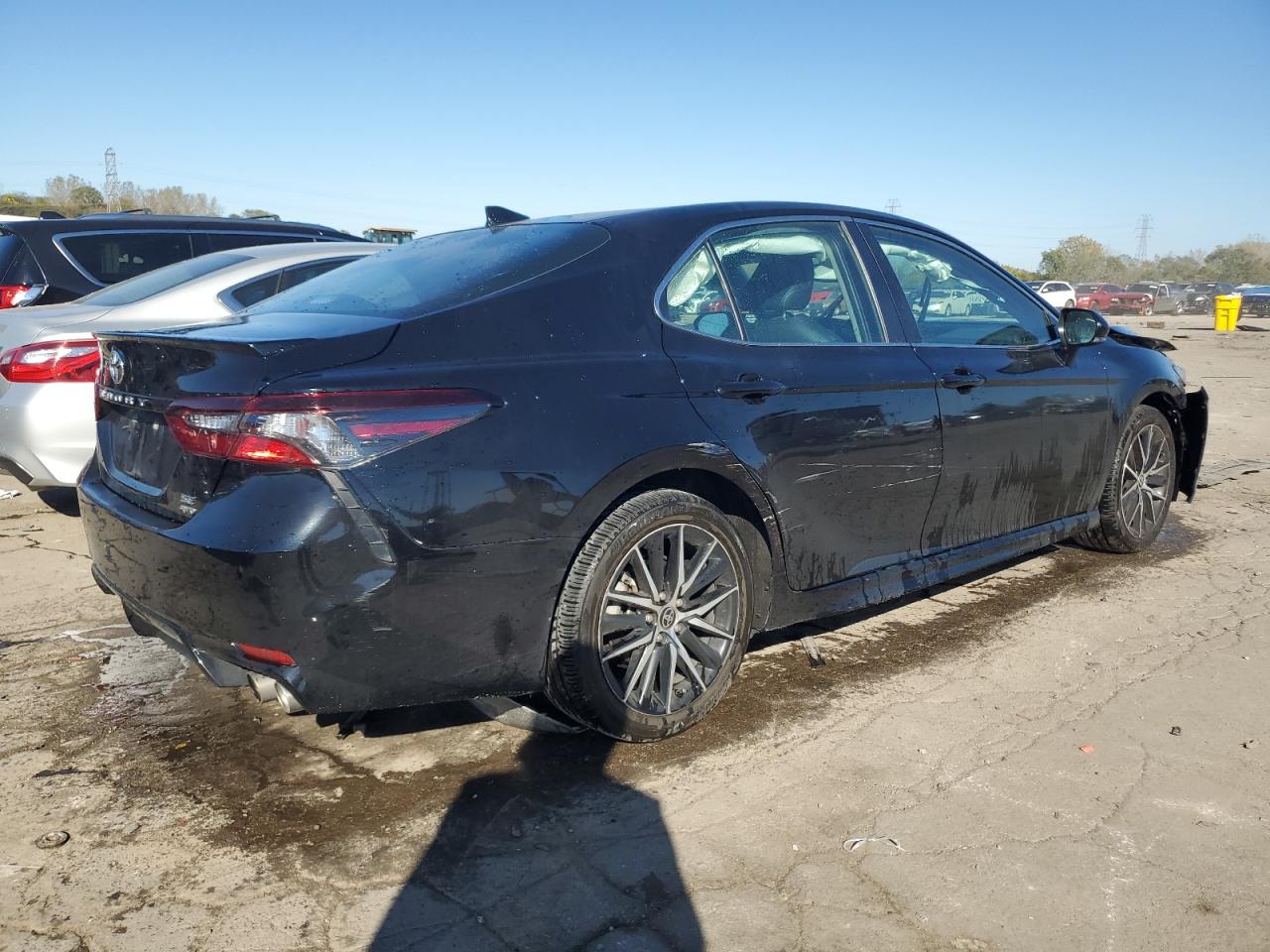 2022 Toyota Camry VIN 4T1T11BK2NU061408 Copart auction photo, front end / rear end damage thumbnail 3