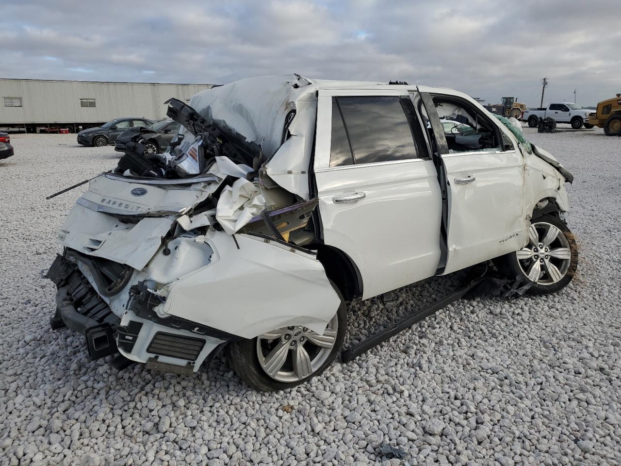 2022 Ford Expedition VIN 1FMJU1MT1NEA03448 Copart auction photo, all over / top/roof damage thumbnail 3